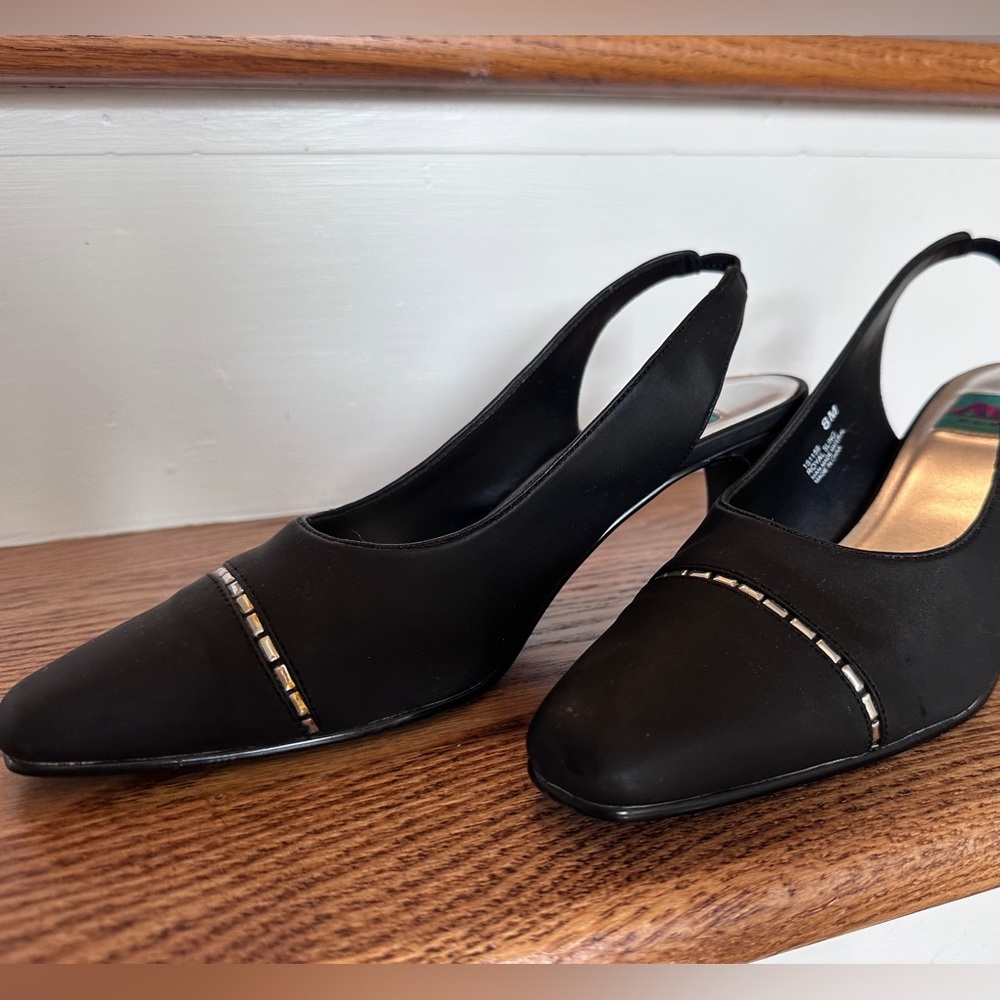 Like new black dressy shoes as